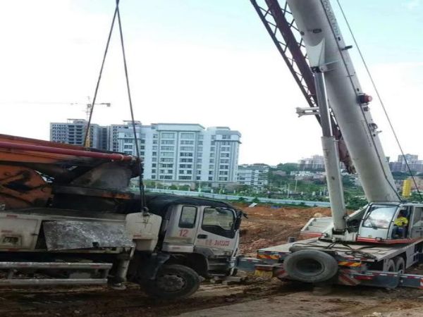 东钱湖区吊车出租_吊车驾驶室发起机毛病解决